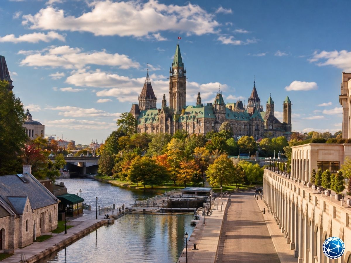 Ottawa’daki Parlamento Tepesi ve Rideau Kanalı’nın sonbahar manzarası